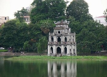 nhung-chuyen-thang-tram-xoay-quanh-thap-rua-ho-guom.jpg