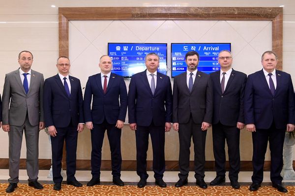 Miền Bắc thảo luận hợp tác chế tạo máy móc với Belarus