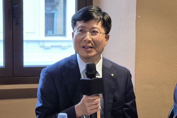 Cơ quan tài chính Hàn Quốc giới thiệu dịch vụ cho phép du khách nước ngoài thanh toán bằng mã QR